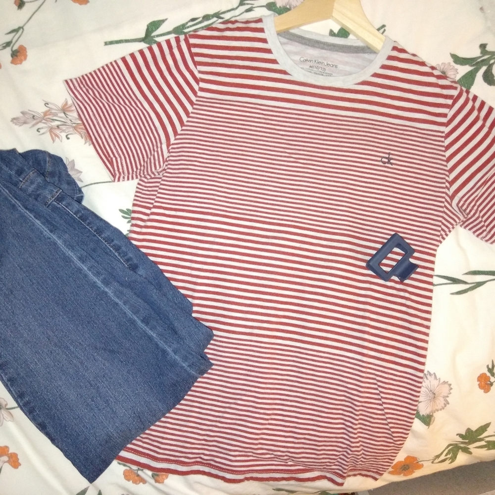 ♥️♥️♥️HOST PICK 🥳🎉🎊🪅!! Red and Light Gray Calvin Klein Tee♥️♥️♥️
